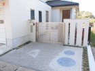 小窓がアクセントの外構　日進市