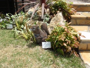 やわらかなラインのレンガ花壇　　愛知県名古屋市 ２