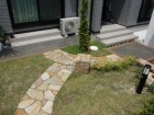 やわらかなラインのレンガ花壇　　愛知県名古屋市